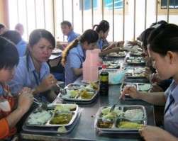 (Tiếng Việt) Bắc Ninh: Đảm bảo thức ăn cho công nhân tại các Khu công nghiệp